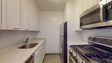 247 W 87th St in New York, NY - Building Photo - Building Photo
