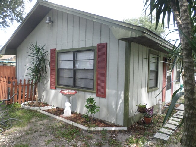 property at 795 N Lake Howard Dr