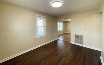 939 E 9th Ave in Hutchinson, KS - Building Photo - Building Photo