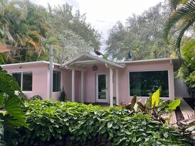 6851 SW 77th Terrace in South Miami, FL - Building Photo