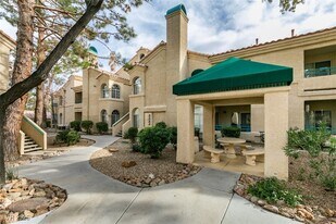 2251 Wigwam Pkwy in Henderson, NV - Building Photo