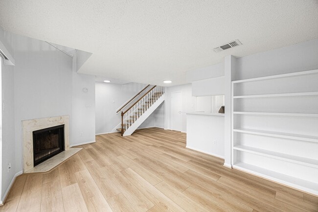1515 Sandy Springs Rd in Houston, TX - Building Photo - Building Photo