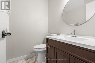 6651 Tooney Dr in Ottawa, ON - Building Photo - Building Photo