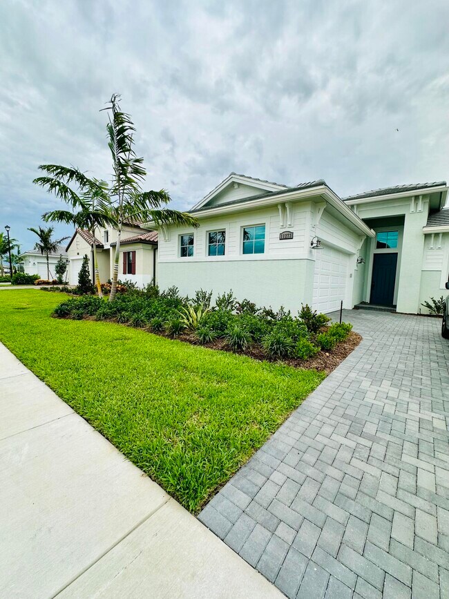 11273 SW Pietra Wy in Port St. Lucie, FL - Building Photo - Building Photo