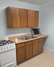 97 Oak St, Unit 1st floor front in Binghamton, NY - Foto de edificio - Building Photo