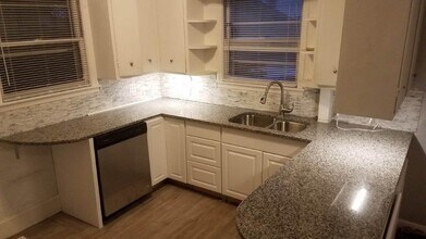2720 Emerson Ave S, Unit 2 - 2 Bedroom in Minneapolis, MN - Building Photo - Building Photo