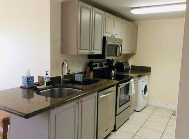 2100 Greenview Shores Blvd