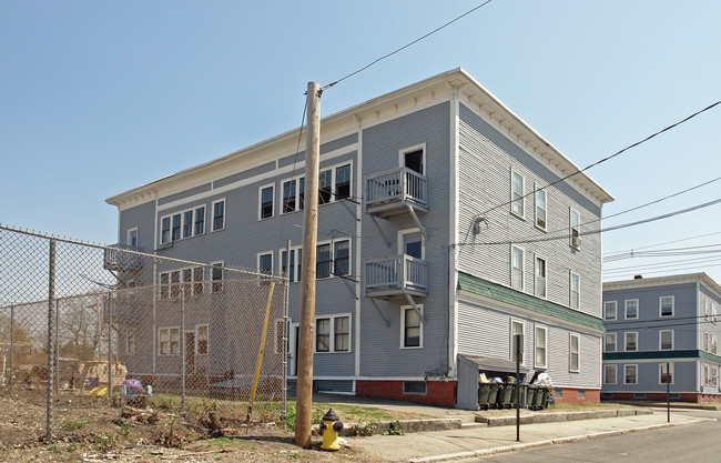 261 2nd St in Manchester, NH - Building Photo - Building Photo