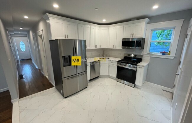 31 Raymond Ave in Somerville, MA - Foto de edificio - Building Photo