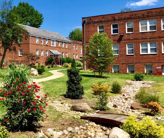 Garfield Court Apartments in Hyattsville, MD - Foto de edificio - Building Photo