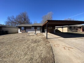 713 N Dallas Ave in Moore, OK - Building Photo