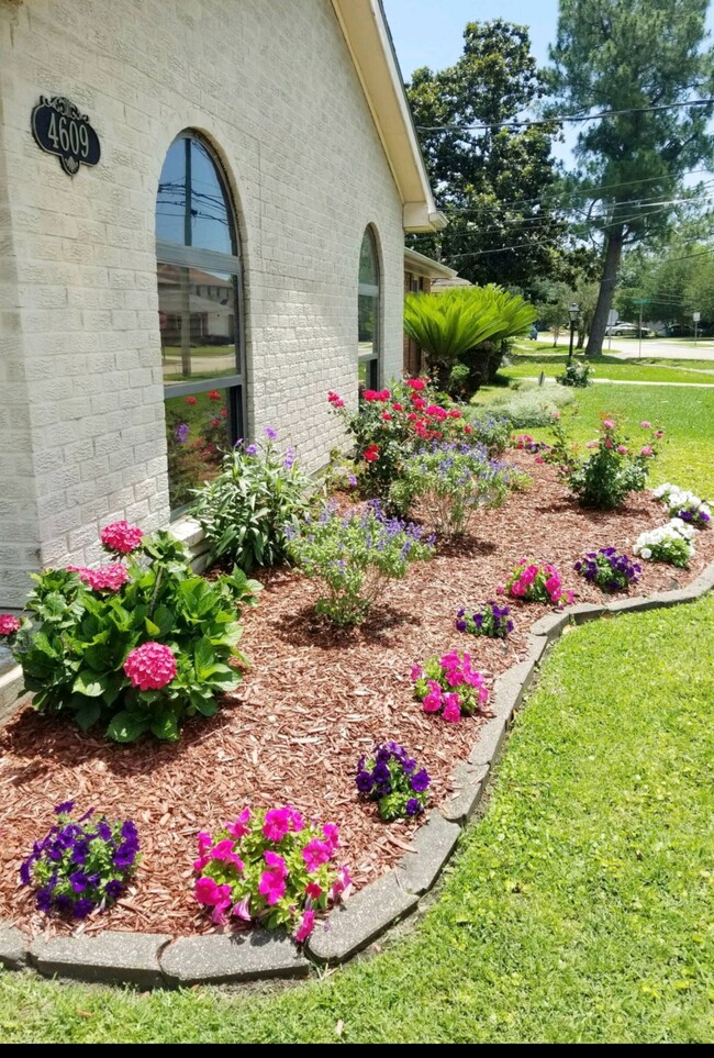 4609 Lake Villa Dr in Metairie, LA - Building Photo - Building Photo