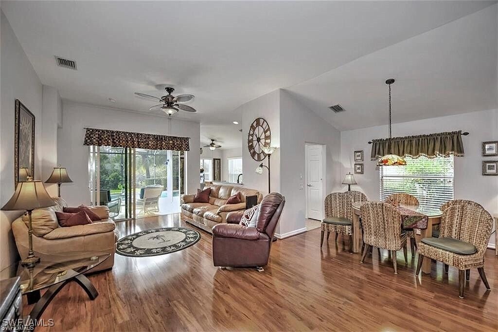 10018 Oakhurst Way in Ft. Myers, FL - Building Photo