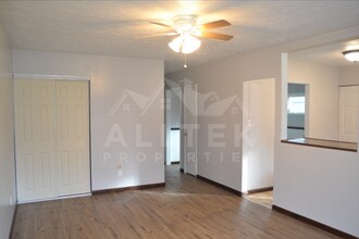 489 Southward Dr in Youngstown, OH - Foto de edificio - Building Photo