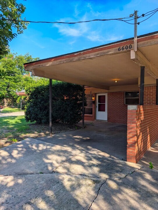 6600-6602 NW 31st St in Bethany, OK - Foto de edificio