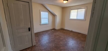 1213 Woodland Ave SE in Massillon, OH - Building Photo - Building Photo