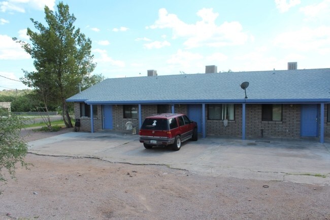 440 Camino Vencejo in Rio Rico, AZ - Foto de edificio - Building Photo