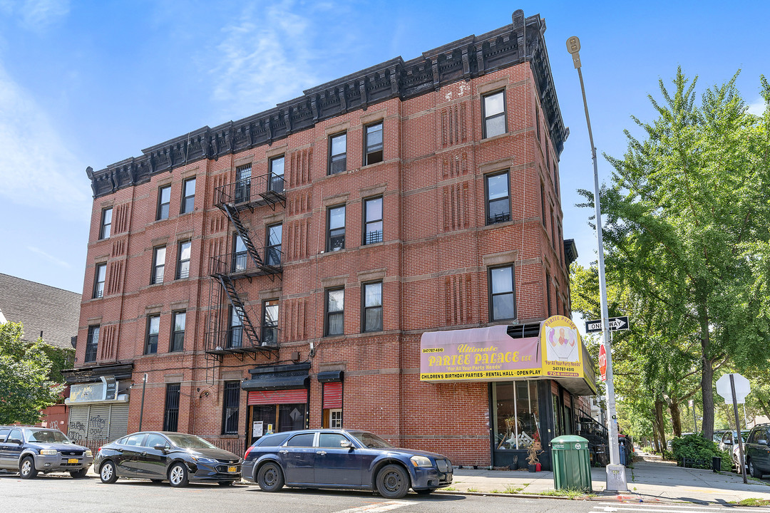 704 Decatur St in Brooklyn, NY - Building Photo