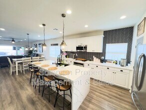 411 Calabrese St in Fallbrook, CA - Building Photo - Building Photo