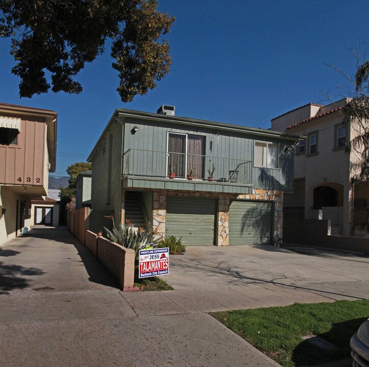 Maui Apartments in Burbank, CA - Building Photo