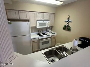 908 Resort Cir in Sunset Beach, NC - Building Photo - Building Photo