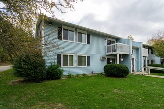 Hunter Apartments in Middleville, MI - Building Photo - Building Photo