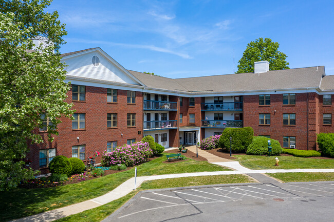 Hamilton Highlands in Needham, MA - Foto de edificio - Building Photo