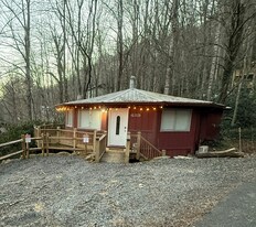 489 Clubhouse Dr in Banner Elk, NC - Building Photo