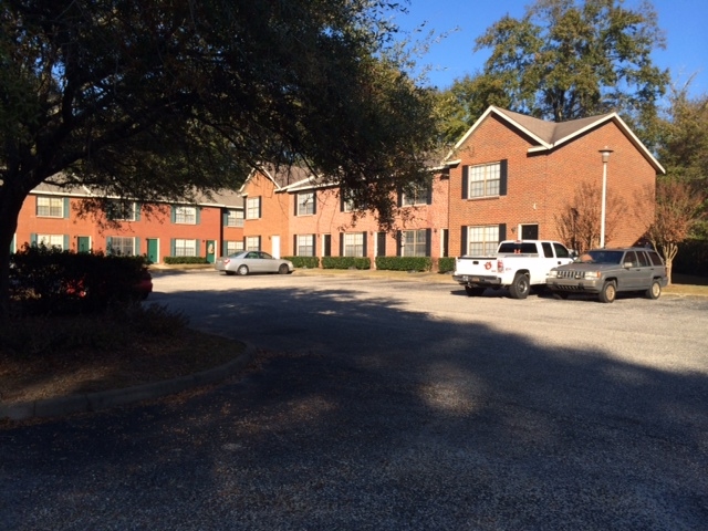 Dorchester Court Apartments in Dothan, AL - Building Photo