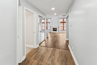 310 Spring Creek Cir in Schaumburg, IL - Building Photo - Building Photo