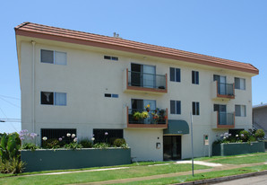 3671 Veteran Avenue, Apartamentos