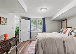 1593 Mill Acres Dr SW, Unit Mamaa's Garden Suite in Atlanta, GA - Foto de edificio - Building Photo