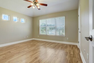 7204 Providence Ave in Austin, TX - Foto de edificio - Building Photo