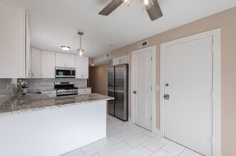 8729 W 73rd Pl, Unit Unit 2 in Justice, IL - Building Photo - Building Photo