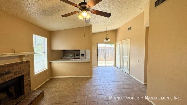 117 N Troy Ave-Unit -B in Lubbock, TX - Building Photo - Building Photo
