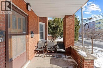 234-234 Giles Blvd E in Windsor, ON - Building Photo - Building Photo
