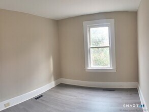 102 Red Mountain Ave in Torrington, CT - Building Photo - Building Photo