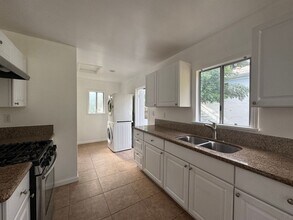 5179 Huntington Dr N in Los Angeles, CA - Building Photo - Building Photo