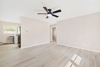 106 Fidelity/109 W Poplar in Carrboro, NC - Foto de edificio - Interior Photo