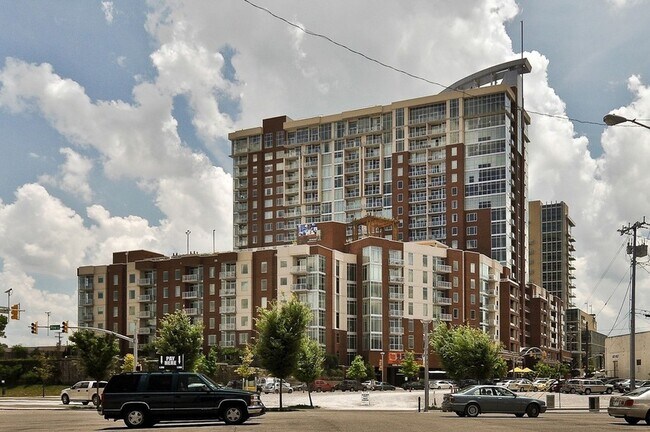 600 12th Ave S in Nashville, TN - Foto de edificio - Building Photo