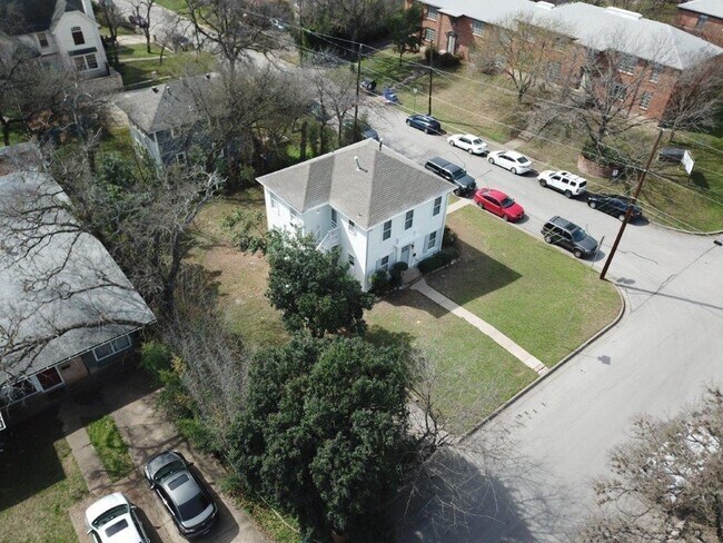401 E 33rd St in Austin, TX - Building Photo - Building Photo
