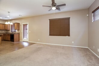 8924 Trickling Springs Ct in Las Vegas, NV - Building Photo - Building Photo