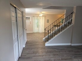 4 Hudson Heights Dr in Poughkeepsie, NY - Building Photo