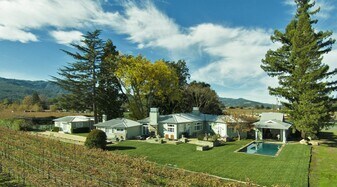 555 Zinfandel Ln in St Helena, CA - Building Photo