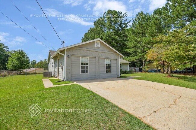 888 Tall Deer Dr in Fairburn, GA - Building Photo - Building Photo