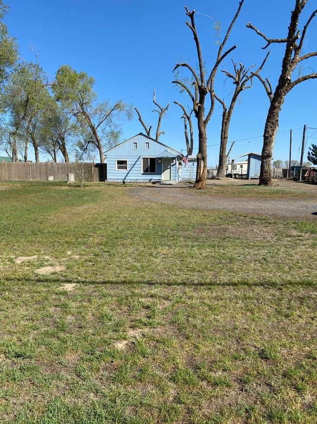 5716 Mae Valley Rd NE in Moses Lake, WA - Foto de edificio - Building Photo