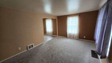 2525 W Francis Ave in Spokane, WA - Building Photo - Building Photo