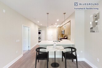 5685 Park Dr in Chino Hills, CA - Foto de edificio - Building Photo