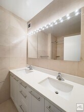 W 87th St in New York, NY - Building Photo - Building Photo