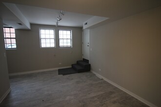 3108 W Sunnyside Ave, Unit GE in Chicago, IL - Foto de edificio - Building Photo